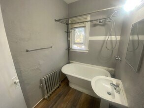 392 E 147th St in Cleveland, OH - Building Photo - Building Photo