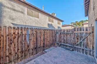 1234 E Hacienda Ave in Las Vegas, NV - Building Photo - Building Photo