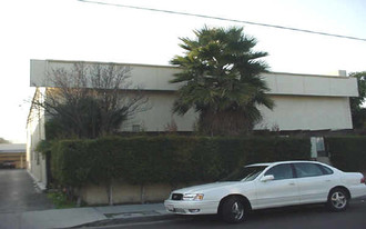 25901 Viana Ave in Lomita, CA - Building Photo