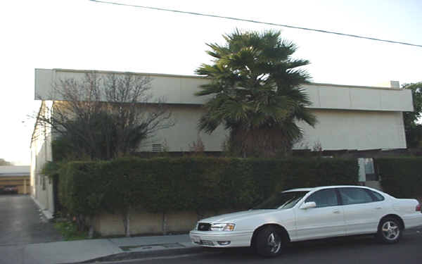 25901 Viana Ave in Lomita, CA - Foto de edificio