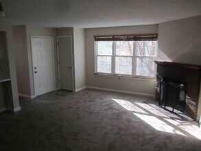 979 S Miller St, Unit 201 in Lakewood, CO - Building Photo - Building Photo