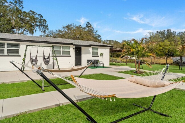 3106 Wallace Branch Rd in Plant City, FL - Building Photo - Building Photo