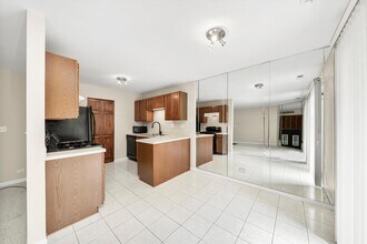 713 Crescent Ct in Bartlett, IL - Building Photo - Building Photo