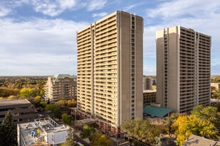Windsor Park Plaza & Lofts in Edmonton, AB - Building Photo