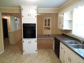 105 Evergreen St in Martin, TN - Building Photo - Building Photo