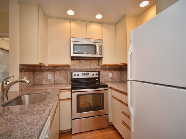 1302 Woodlawn Blvd-Unit -208 in Austin, TX - Building Photo - Building Photo