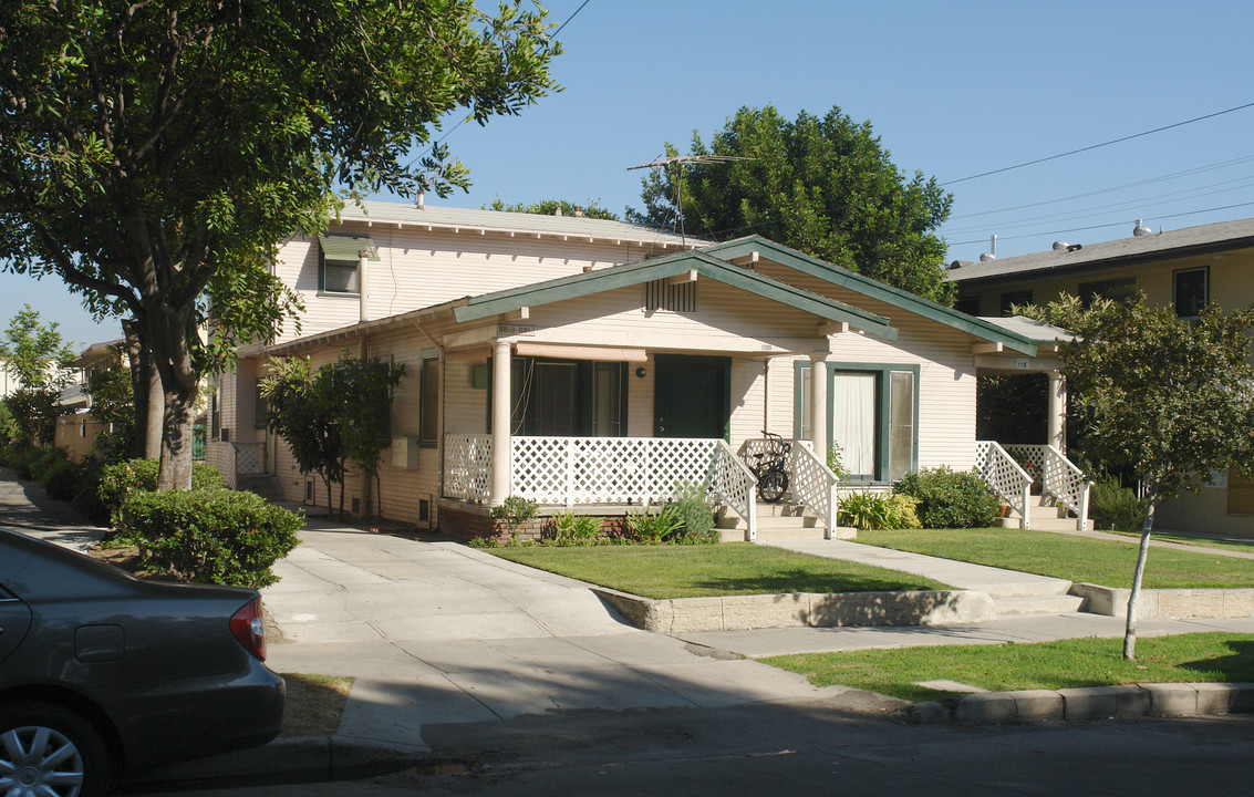 118 N Adams St in Glendale, CA - Building Photo