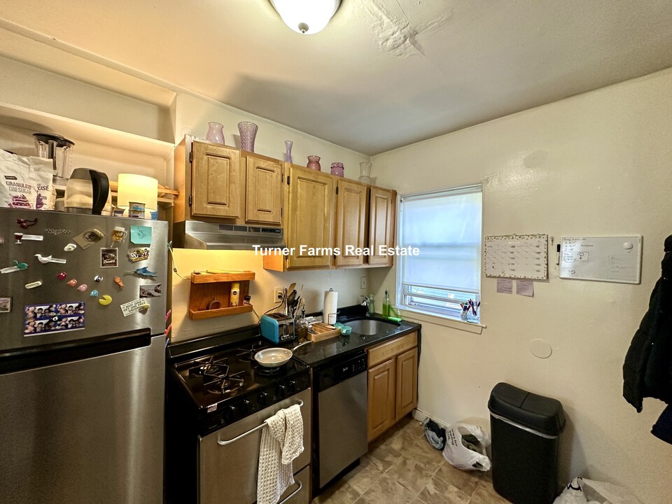 218 W 8th St, Unit 3 in Boston, MA - Foto de edificio