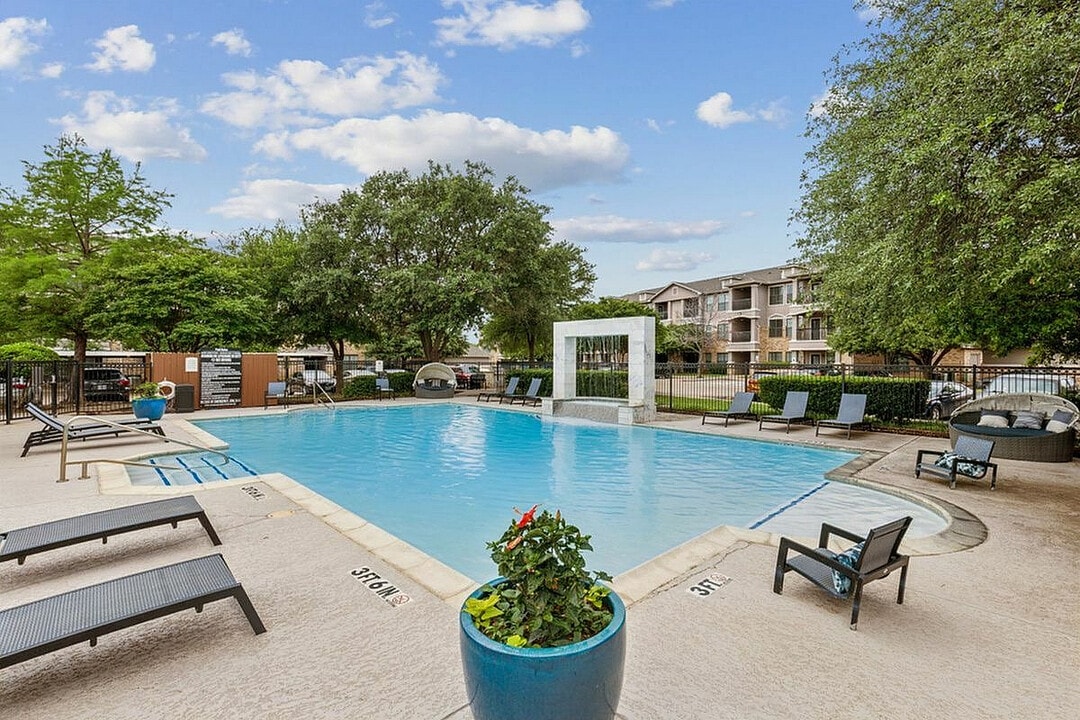 Toscana at Valley Ridge in Lewisville, TX - Foto de edificio