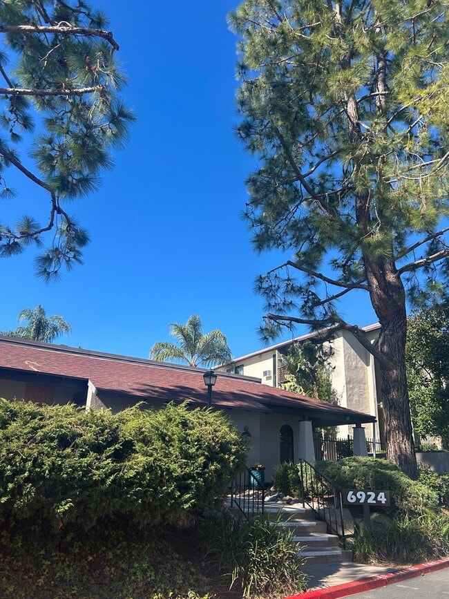 property at 6924 Hyde Park Dr