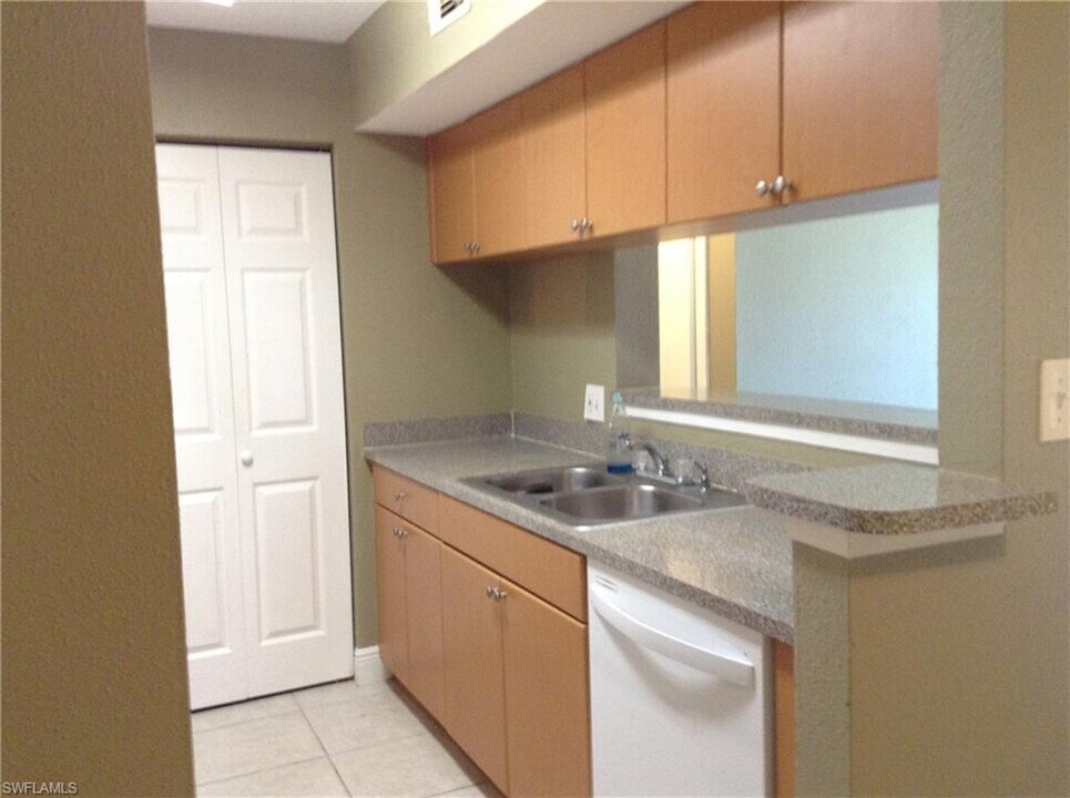 2905 Winkler Ave-Unit -714 in Ft. Myers, FL - Building Photo