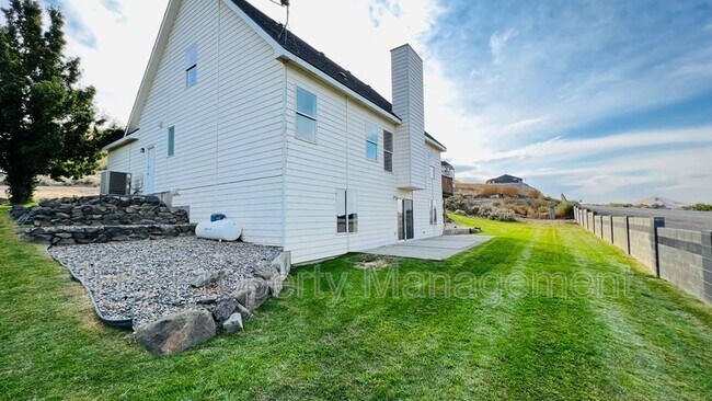 5131 Milky Way in West Richland, WA - Building Photo - Building Photo