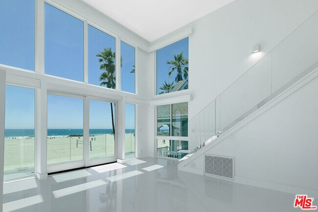 2419 Ocean Front Walk in Los Angeles, CA - Building Photo - Building Photo