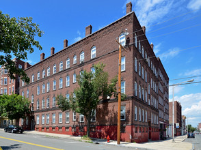 733 High St in Holyoke, MA - Building Photo - Building Photo