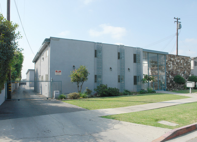 Charter Oaks Apartments in San Gabriel, CA - Building Photo - Building Photo