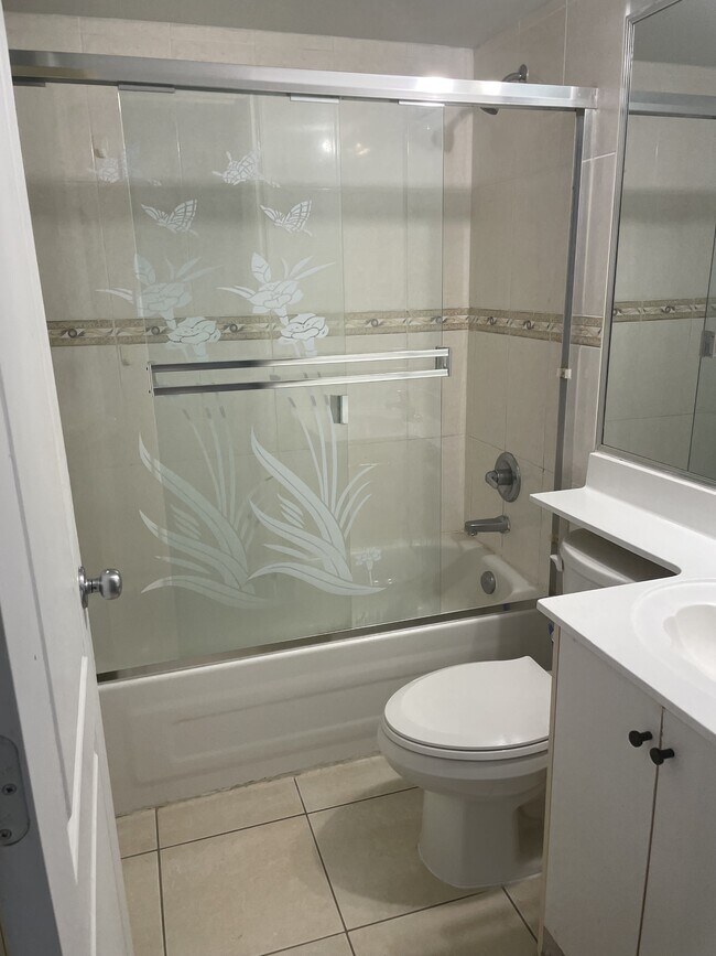 7441 Victoria Dr in Vancouver, BC - Building Photo - Building Photo