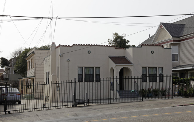 2229 E 21st St in Oakland, CA - Foto de edificio - Building Photo