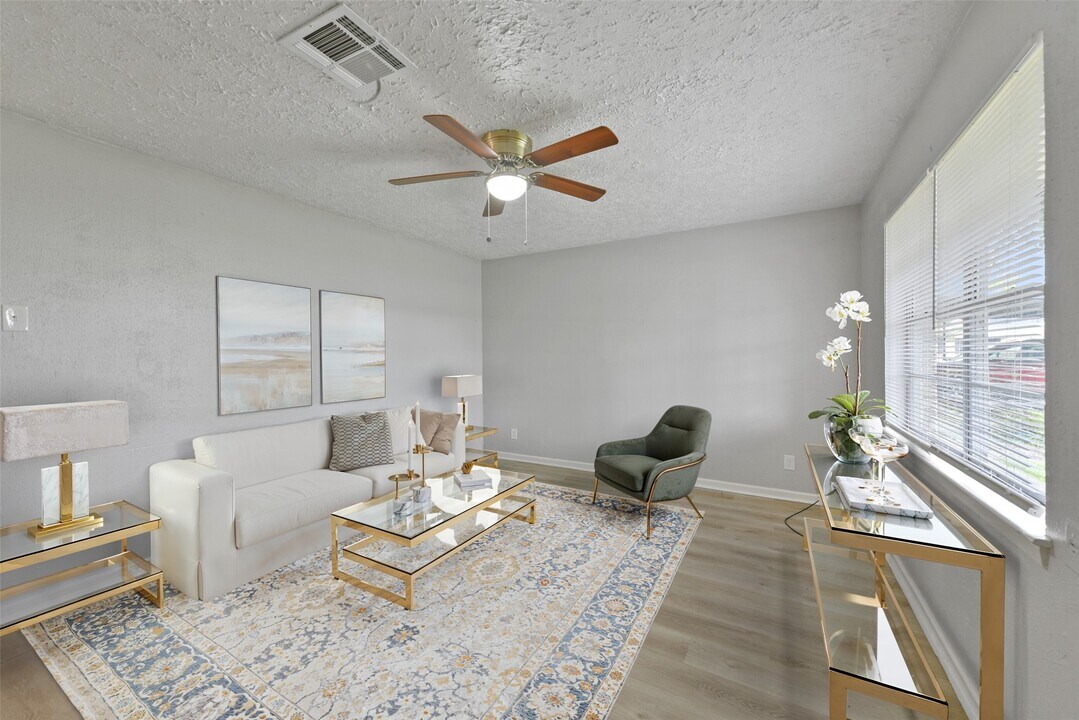 2803 22nd St in Dickinson, TX - Building Photo