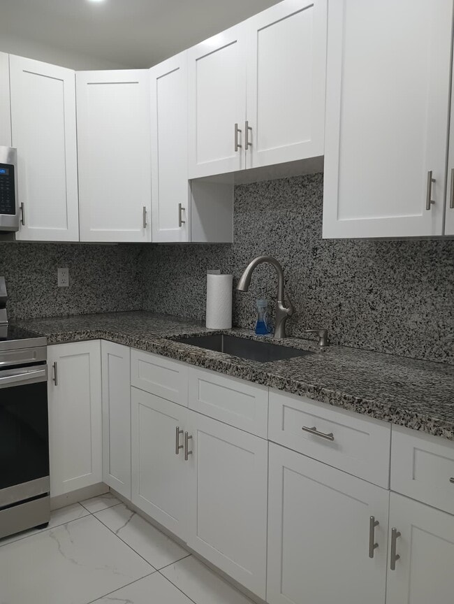 3820 E 9th Ln in Hialeah, FL - Building Photo - Building Photo