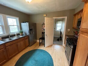 8340 Avon Ct in Wauwatosa, WI - Foto de edificio - Building Photo