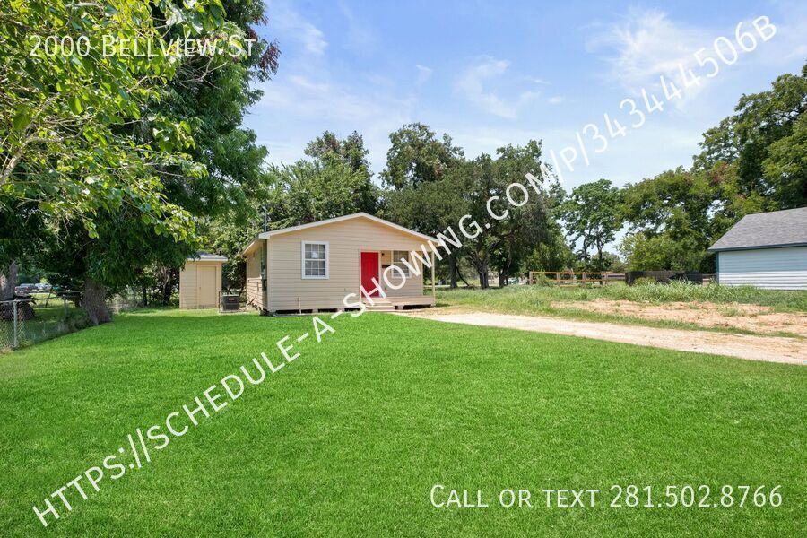 2000 Bellview St in La Marque, TX - Building Photo
