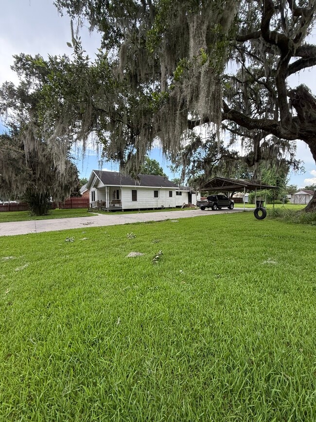 620 S Poydras St in Breaux Bridge, LA - Building Photo - Building Photo
