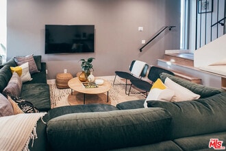 803 N Harvard Blvd in Los Angeles, CA - Building Photo - Building Photo