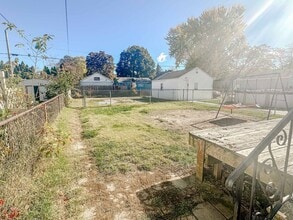 243 Valleywood Dr in Toledo, OH - Building Photo - Building Photo