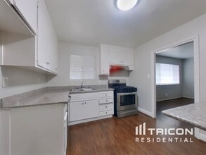 325 Ladera Dr in Vallejo, CA - Building Photo - Building Photo