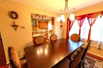 302 Foxwood Rd in Union, NJ - Building Photo - Building Photo