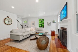 171 Christina St in Newton, MA - Building Photo - Building Photo