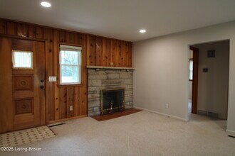 4710 Clarmar Rd in Jeffersontown, KY - Building Photo - Building Photo