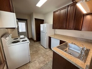 1001 S Barstow St, Unit 1 in Eau Claire, WI - Foto de edificio - Building Photo