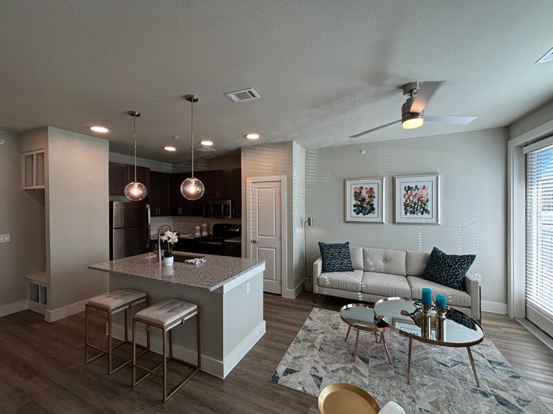 425 El Rio St in San Marcos, TX - Building Photo