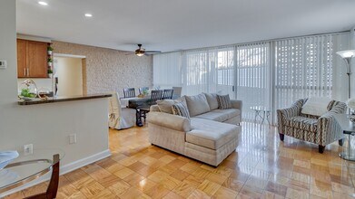 Heritage Park Apartments in Adelphi, MD - Foto de edificio - Building Photo