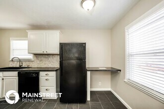 6667 E 17th St in Indianapolis, IN - Foto de edificio - Building Photo