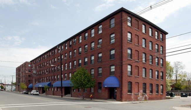 80 Foster St in Peabody, MA - Building Photo - Building Photo
