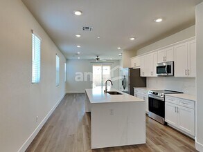 854 English Primrose St in Henderson, NV - Building Photo - Building Photo