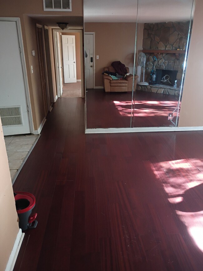 property at 1523 Camelot Dr