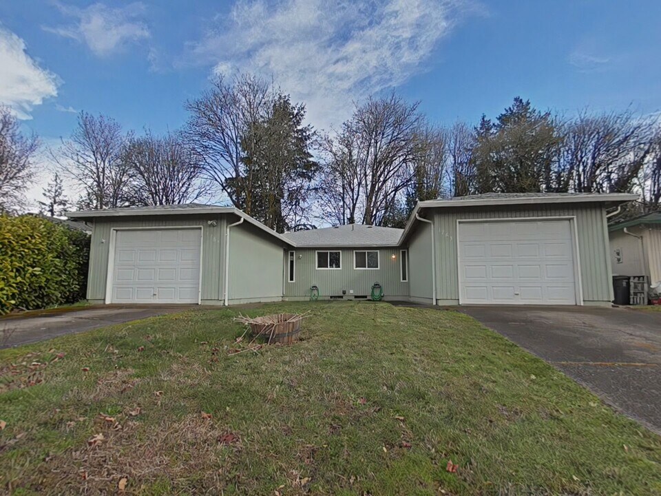 1763 SE Bethel St in Corvallis, OR - Building Photo