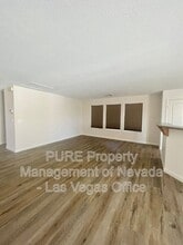 102 La Padania Ave in Las Vegas, NV - Building Photo - Building Photo