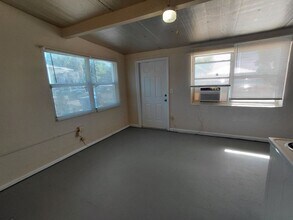 2170-2172 Davis Court, Unit 2170 Davis Court in Ft. Myers, FL - Building Photo - Building Photo