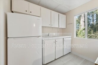 5023-5033-5033 SW Pasadena St in Portland, OR - Building Photo - Building Photo