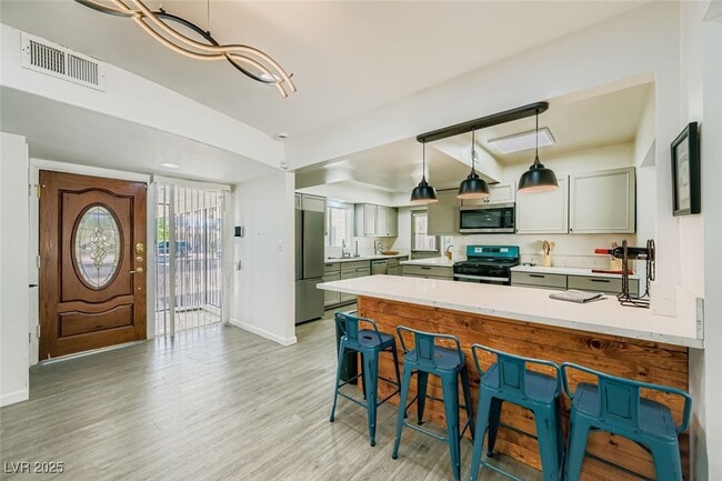 555 Canosa Ave in Las Vegas, NV - Building Photo - Building Photo