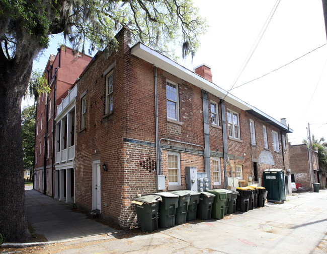 201 E York St in Savannah, GA - Building Photo - Building Photo