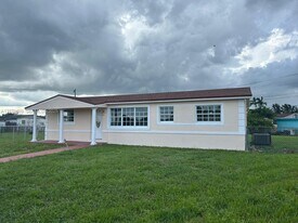 2975 NW 212th St in Miami Gardens, FL - Building Photo