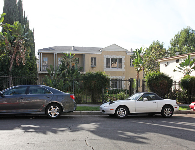 5428 Russell Ave in Los Angeles, CA - Foto de edificio - Building Photo