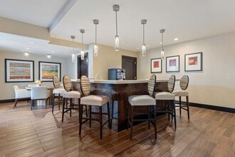 The Reserve at Tysons Corner in Vienna, VA - Foto de edificio - Building Photo