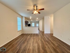 4105 Paddock Trl in Seguin, TX - Building Photo - Building Photo