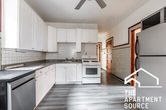 2042 W Armitage Ave, Unit 1 in Chicago, IL - Building Photo - Building Photo